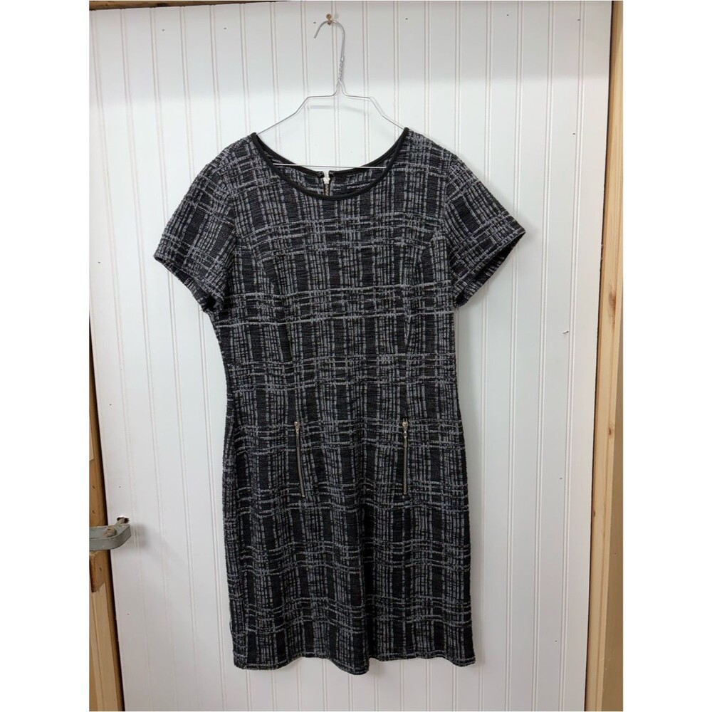 Sharagano Black & Gray Plaid Short Sleeve Sheath Dress with Zipper Details